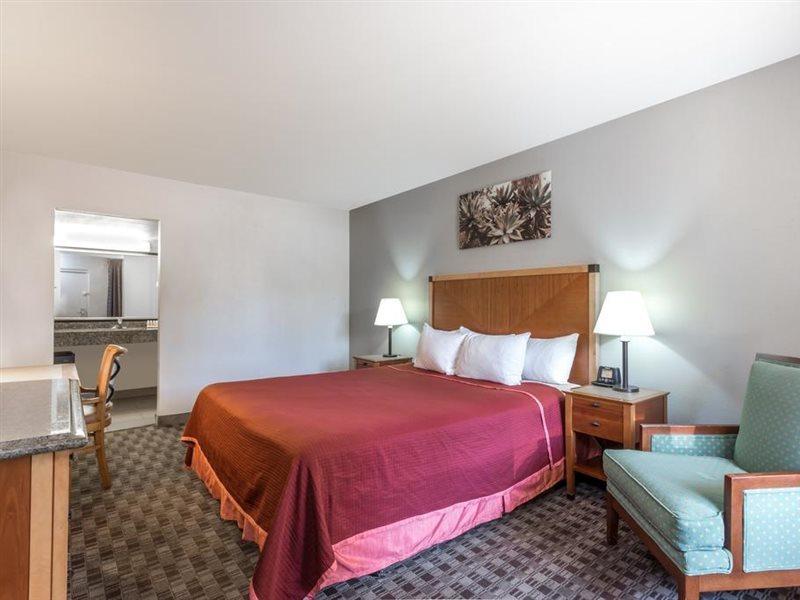 Howard Johnson By Wyndham Scottsdale Old Town Eksteriør bilde